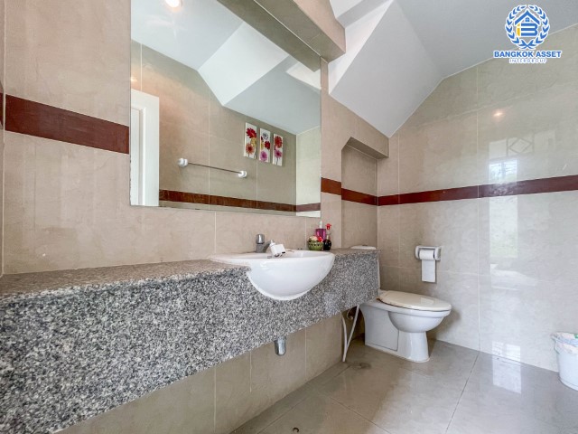 ทาวน์เฮ้าส์มือสอง กรุงเทพฯ ม.ศุภาลัยพาร์ควิลล์2 พหลโยธิน48 หลังมุม! เนื้อที่กว้างขวางมากถึง 32.40 ตร.ว. ฟังก์ชัน 3 ห้องนอน 3 ห้องน้ำ ที่จอดรถ 2 คัน ตั้งบนพื้นที่ชุมชนเหมาะสำหรับทำธุรกิจ บนทำเลแห่งการเดินทาง ใกล้รถไฟฟ้าสายสีเขียว "สถานีสายหยุด" และจุดขึ้นทางด่วน "รามอินทรา-อาจณรงค์"